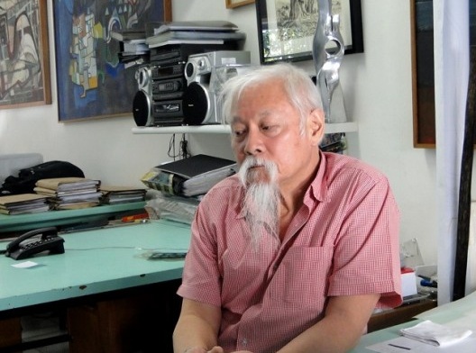 Haruyoshi Ono em seu escritório