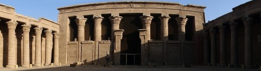 Interior do templo de Horus