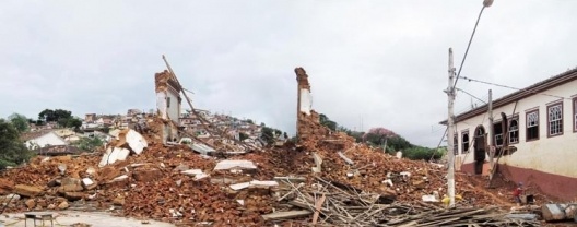 Matriz de São Luiz do Paraitinga em ruínas