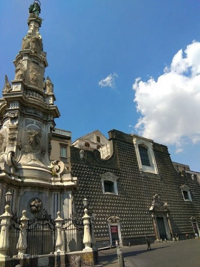 Piazza e Chiesa del Gesù Nuovo (Praça e Igreja de Jesus Novo), Centro Histórico, Nápoles, Itália