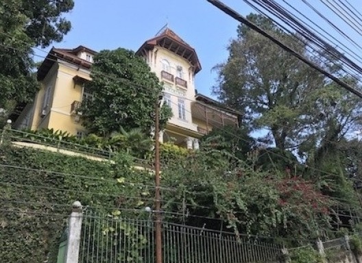 A implantação à montante da rua Almirante Alexandrino
