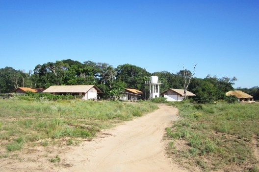 Centro Experimental Floresta Ativa - CEFA, vista do conjunto, RESEX Tapajó-Arapiuns PA. Arquiteta Cristina Xavier