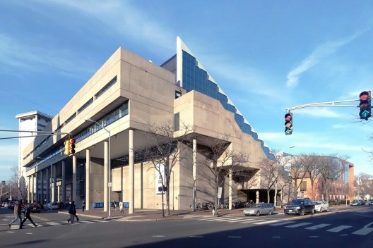 Gund Hall, Harvard Graduate School of Architecture and Design, Cambridge, Massachusetts, 1968-1972, arquiteto John Andrews