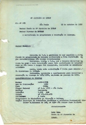 Correspondência de Luís Saia, Chefe do 4º Distrito, para o Diretor do Detram para obtenção de certificado de propriedade e renovação de licença de 1971 e 1972