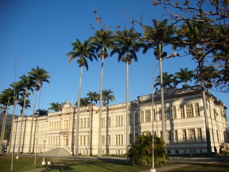 Edifício Arthur Bernardes e Centro de Vivência