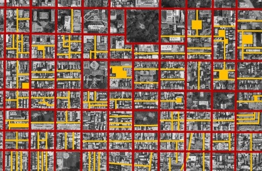 Mapa identificando traçado original (vermelho) e conjunto de becos e pátios (amarelo)