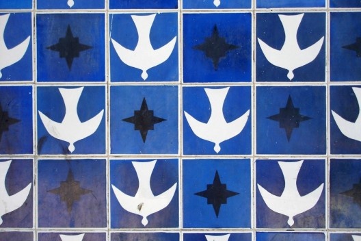 Azulejos da fachada da Igrejinha, desenho de Athos Bulcão