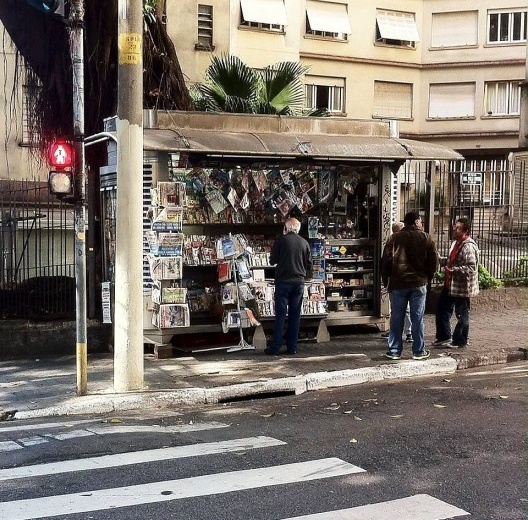 Banca de jornal na esquina das ruas Dr. Vilanova e Major Sertório, São Paulo
