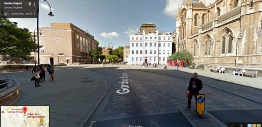 Vista do bairro de Bloomsbury em Londres, onde os prédios das faculdades se integram a vida urbana sem criar muros ou barreiras