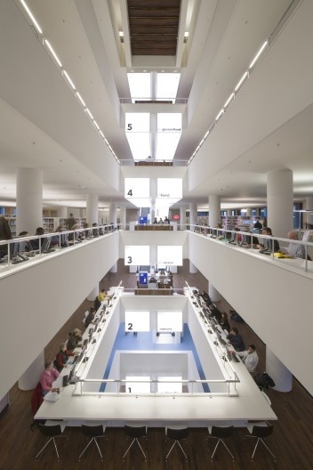 Biblioteca Pública de Amsterdã, Holanda. Jo Coenen & Co Architekten. 2007