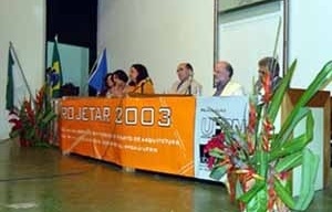 Abertura de Projetar 2003. Da esquerda para a direita, Jupira Gomes de Mendonça, (representante da ANPUR), Sonia Marques (presidente do evento), Maísa Veloso (coordenadora do PPGAU/UFRN), José Ivonildo do Rego (Reitor da UFRN), Fernando Costa (Chefe do De