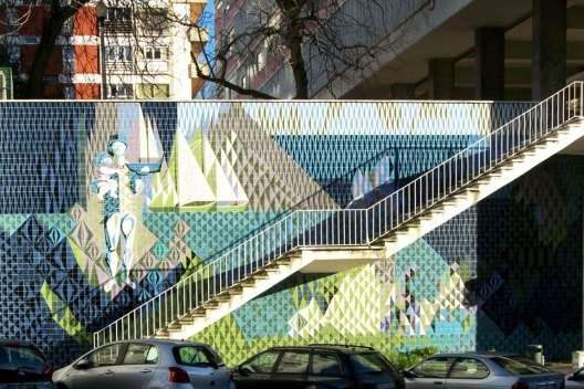 Conjunto Habitacional da Avenida Infante Santo, Lisboa, 1955-1960, painel “O Mar” de Maria Keil. Alberto José Pessoa, Hernâni Gandra e João Abel Manta (arquitetura)