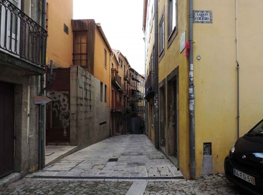 Porto, rua de Santana, Morro da Sé. Casario reabilitado pelo CRUARB