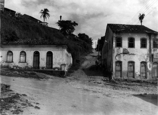 Vista do casario do Porto de São Mateus