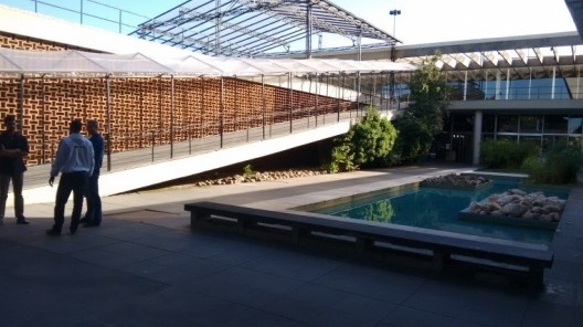 Jardim interno e bloco-escola do Museu de Arte Moderna, Rio de Janeiro, arquiteto Afonso Eduardo Reidy, 1958