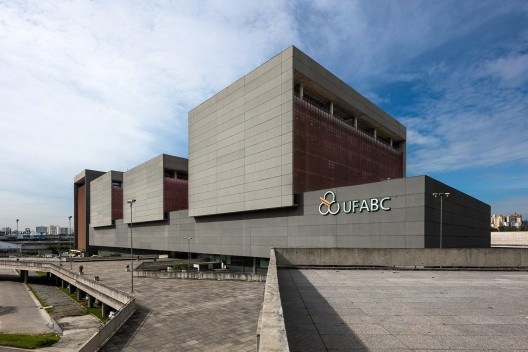 Campus UFABC, Santo André SP Brasil, 2006. Arquitetos Claudio Libeskind, Sandra Llovet, David Ruscalleda e Mario Lotfi / Libeskindllovet Arquitetos