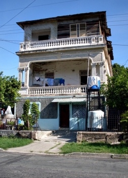 Vivienda convertida en cuartería localizada en la calle 6 del reparto Vista Alegre.