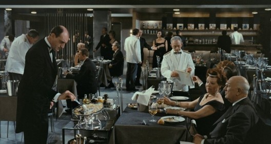 Cena do filme Playtime, de Jacques Tati