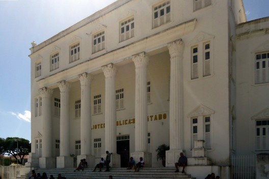 Biblioteca Pública Benedito Leite, vista frontal