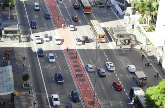 Ciclovia Paulista/ Grelhas de ventilação do metro
