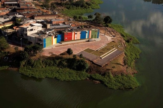 Vista aérea da Intervenção “Cores da Billings” e espaço público