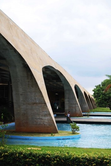 Escola Superior de Administração Fazendária – ESAF, detalhe do pórtico, Brasília DF