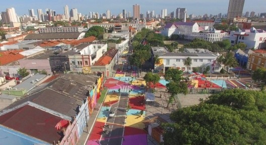 O poder da tinta: dando vida às ruas do Dragão do Mar, vista aérea da implantação no cruzamento da avenida Almirante Jaceguai e rua Dragão do Mar