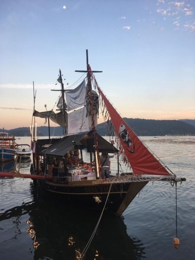Barco da Festa Literária Pirata das Editoras Independentes – Flipei