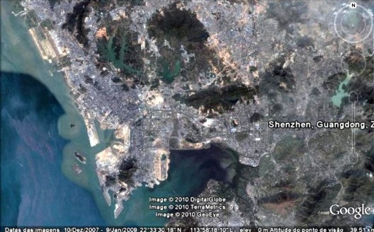 Shenzhen, no sudeste da China: área urbana em 2009, com ampliação da península e da rede viária