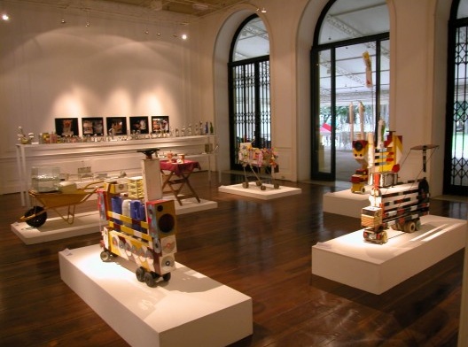 Exposição Design popular da Bahia, curadoria Isabel Gouvêa, coordenação Adélia Borges. Museu da Casa Brasileira, São Paulo, 2004