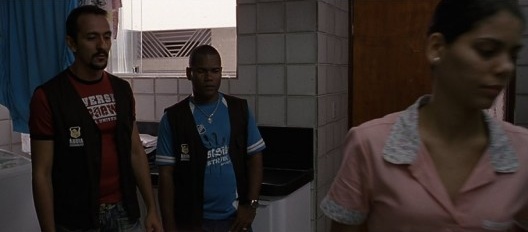 Cena do filme O som ao redor, roteiro e direção de Kléber Mendonça Filho