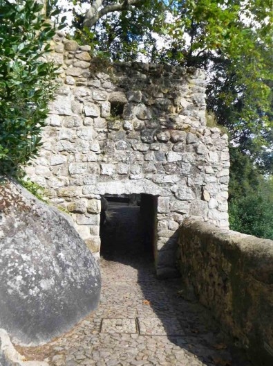 Acesso ao Castelo dos Mouros, região de Sintra