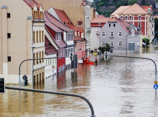 Enchente em área urbana