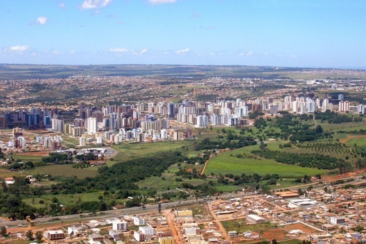 Águas Claras e, em primeiro plano, parte de Vicente Pires. Distrito Federal