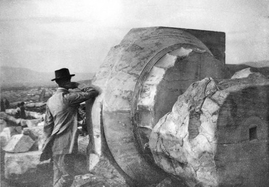 Sob a luz da Atica: Le Corbusier e o desvelamento da arquitetura