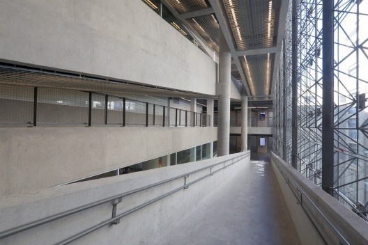 Sesc 24 de Maio, jardim da piscina, São Paulo SP, 2017. Arquitetos Paulo Mendes da Rocha, Fernando de Mello Franco, Marta Moreira e Milton Braga/ MMBB Arquitetos