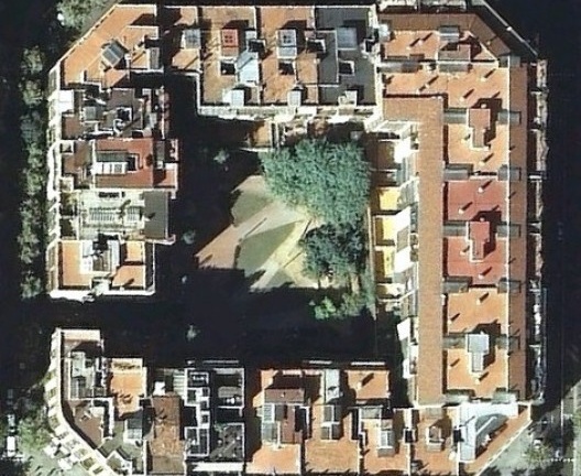 Interiores de quarteirões do Eixample de Barcelona reconvertidos em jardins públicos