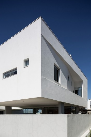 Casa 2V, Porto Alegre RS Brasil, 2013. Arquitetos Diego Brasil e Anderson Calvi / BR3 Arquitetos