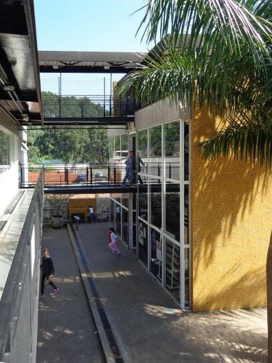 Escola Projeto Viver passarelas de conexão entre os blocos, São Paulo, Fernando Forte, Lourenço Gimenes e Rodrigo