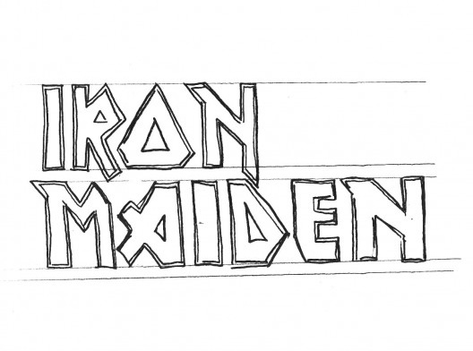Logotipo da banda Iron Maiden. Possui semelhança com as fontes chamadas de blackletter ou góticas (alguns chamam a pichação de escrita árabe-gótica