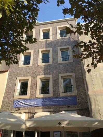 Edifício retrofizado em área sendo reabilitada, outubro de 2017