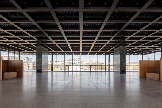 A restauração do salão envidraçado da Neue Nationalgalerie de Mies van der Rohe, abr. 2021