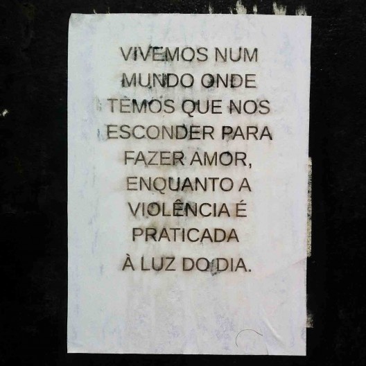 “Vivemos num mundo onde temos que nos esconder para fazer amor, enquanto a violência é praticada à luz do dia”, Avenida Paulista, São Paulo