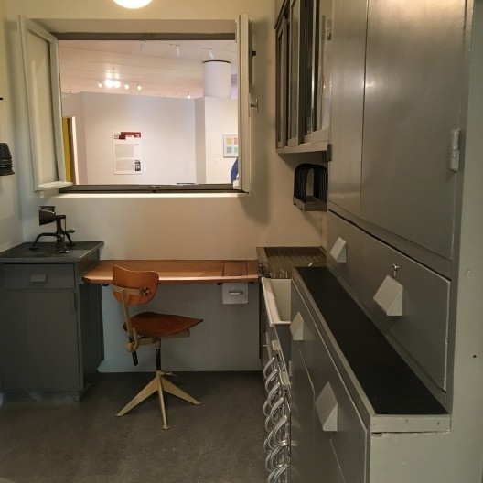 Exemplar da Cozinha de Frankfurt (Margarete Schütte-Lihotzky, 1926-1927)