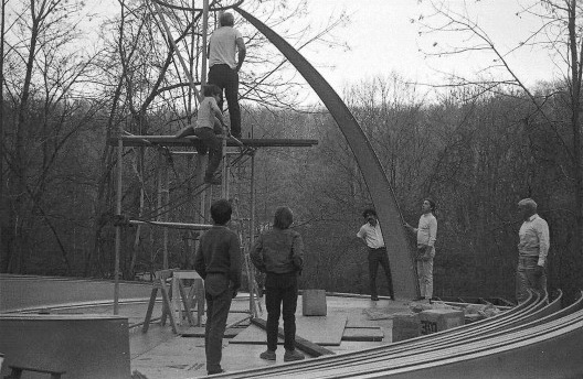 Equipe de Stan VanDerBeek montando o Movie Drome, 1965