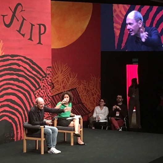 José Miguel Wisnik se apresentando na Flip, Paraty, julho de 2019