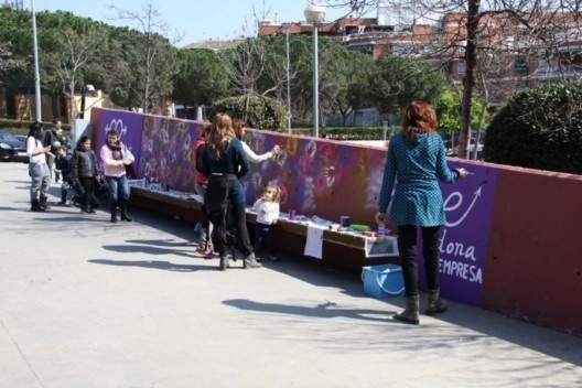 “Igualdade sem desculpas!” Outdoors e pinturas urbanas em Sant Just Desvern, Catalunha