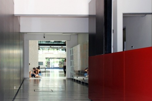 Entrada do Edifício de Usos Múltiplos, Santiago do Chile