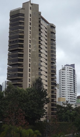 4. Edifício Palais Lac Leman, Ecoville, Curitiba, (PR) Fonte: Andresa Lourenço da Silva, 2011