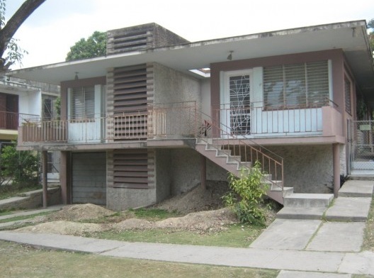 Ejemplos distintivos de la arquitectura moderna desarrollada por Félix Antonio Muñoz Cusiné en el tema de la vivienda individual, en Santiago de Cuba.